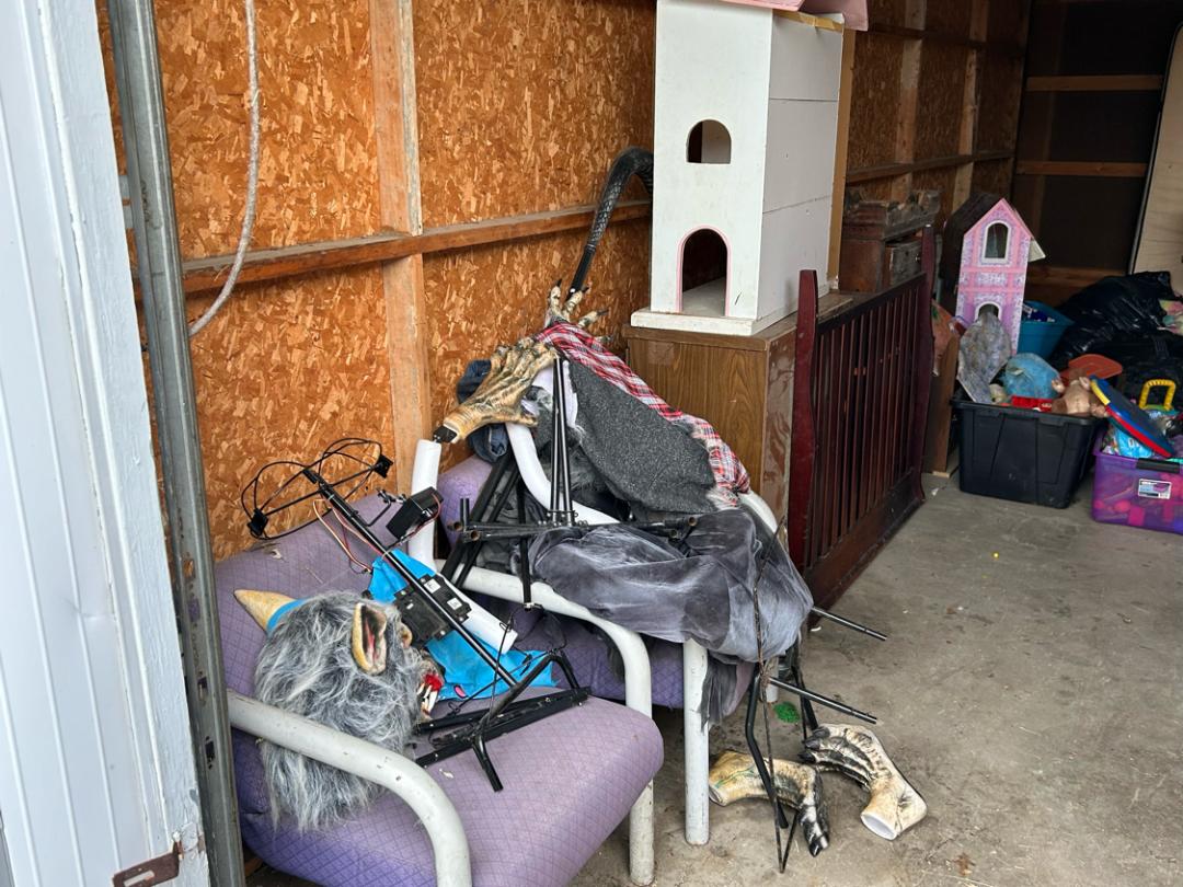 Storage Unit Auction in Hubbard, OH at Dove Storage Hubbard ends on